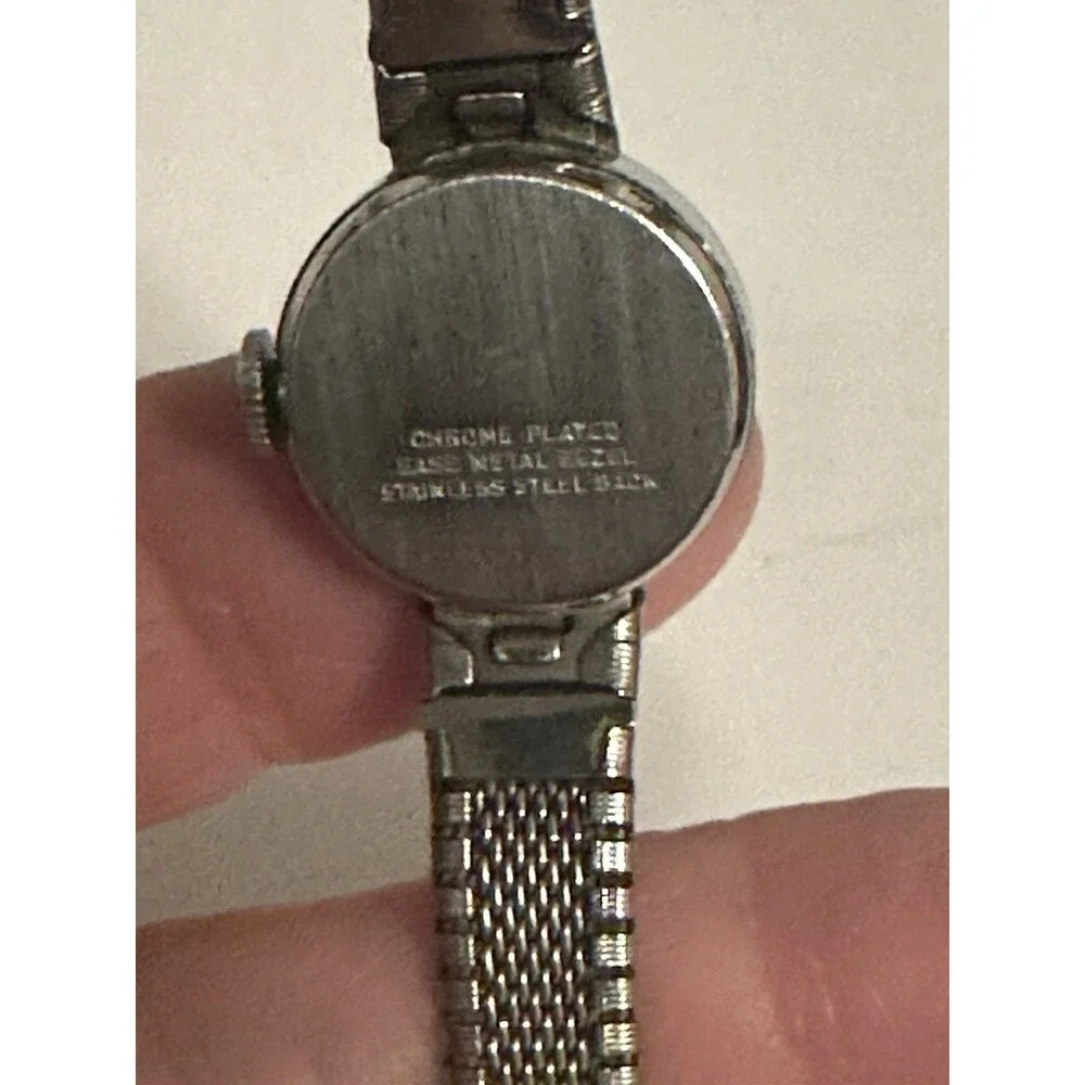 Vintage Timex Women’s Wrist Watch Silver Tone